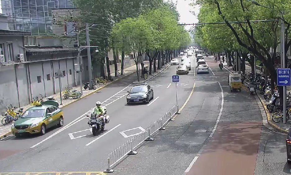 警车开道、跨区接力！首都交警近一周接连救助伤患儿童|交警|救护车|民警_新浪新闻