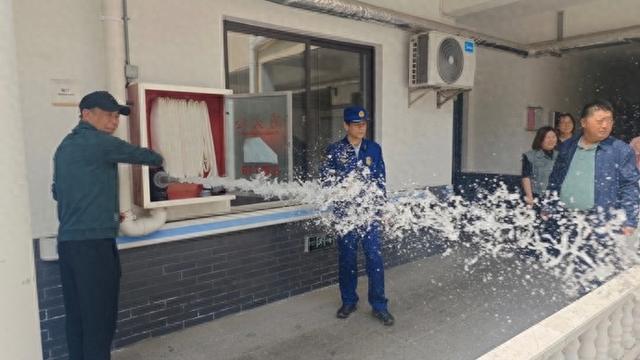 难以置信（崇明区消防领导班子）崇明消防撑起“银发”安全伞 筑牢养老防火墙，防火墙，