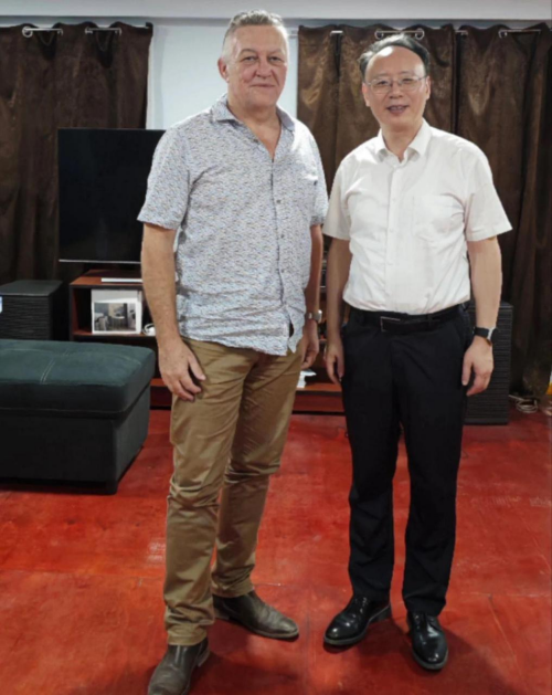 驻瑙鲁大使吕进会见瑙鲁船运公司首席执行官霍华德