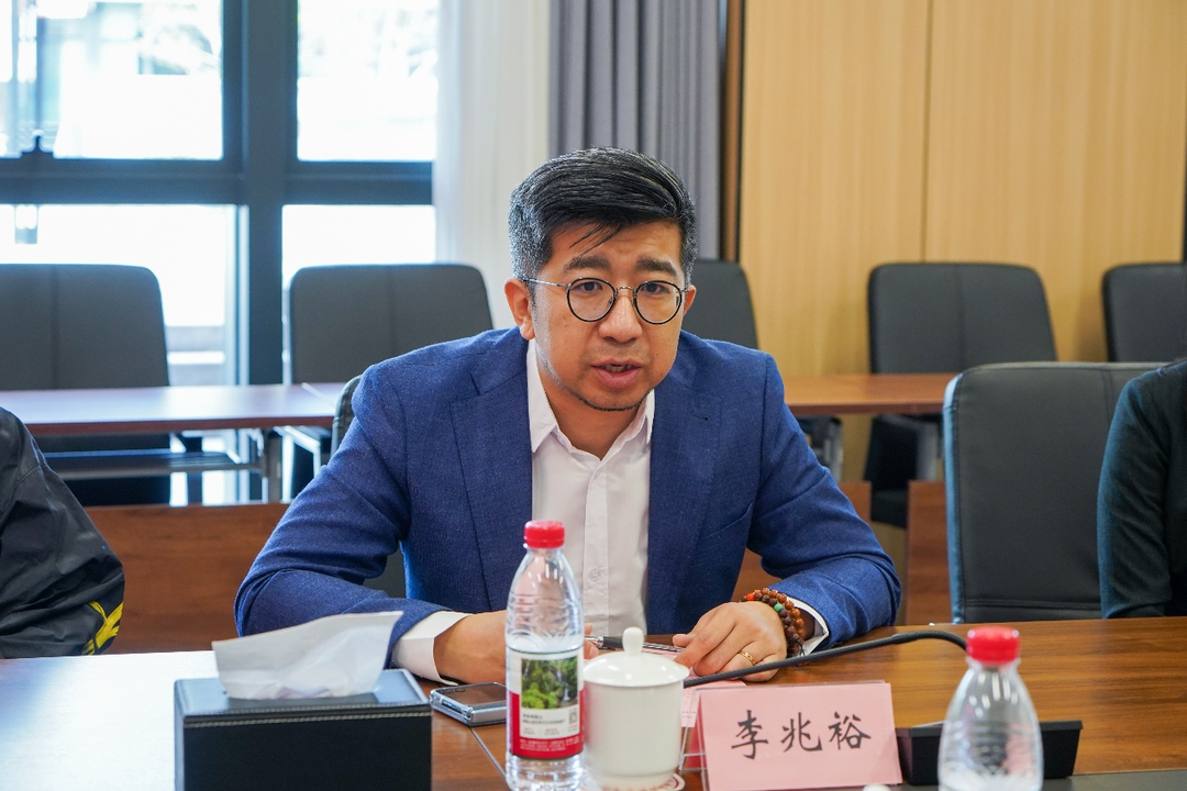 百合佳緣集團總裁高級助理、婚戀事業群聯席總裁李兆裕現場講話