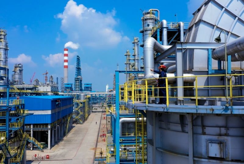 图为荣盛石化生产基地