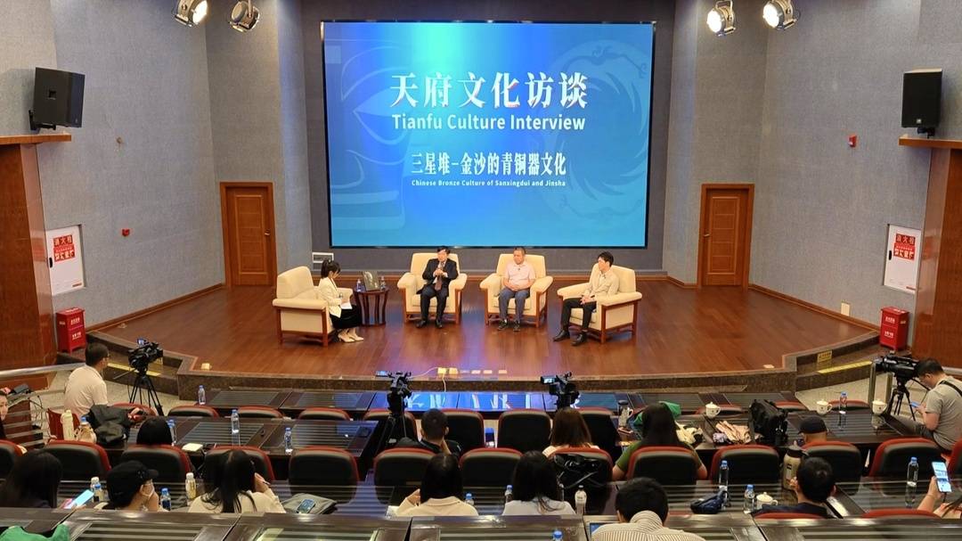 左二起:孫華、冉宏林、黎海超