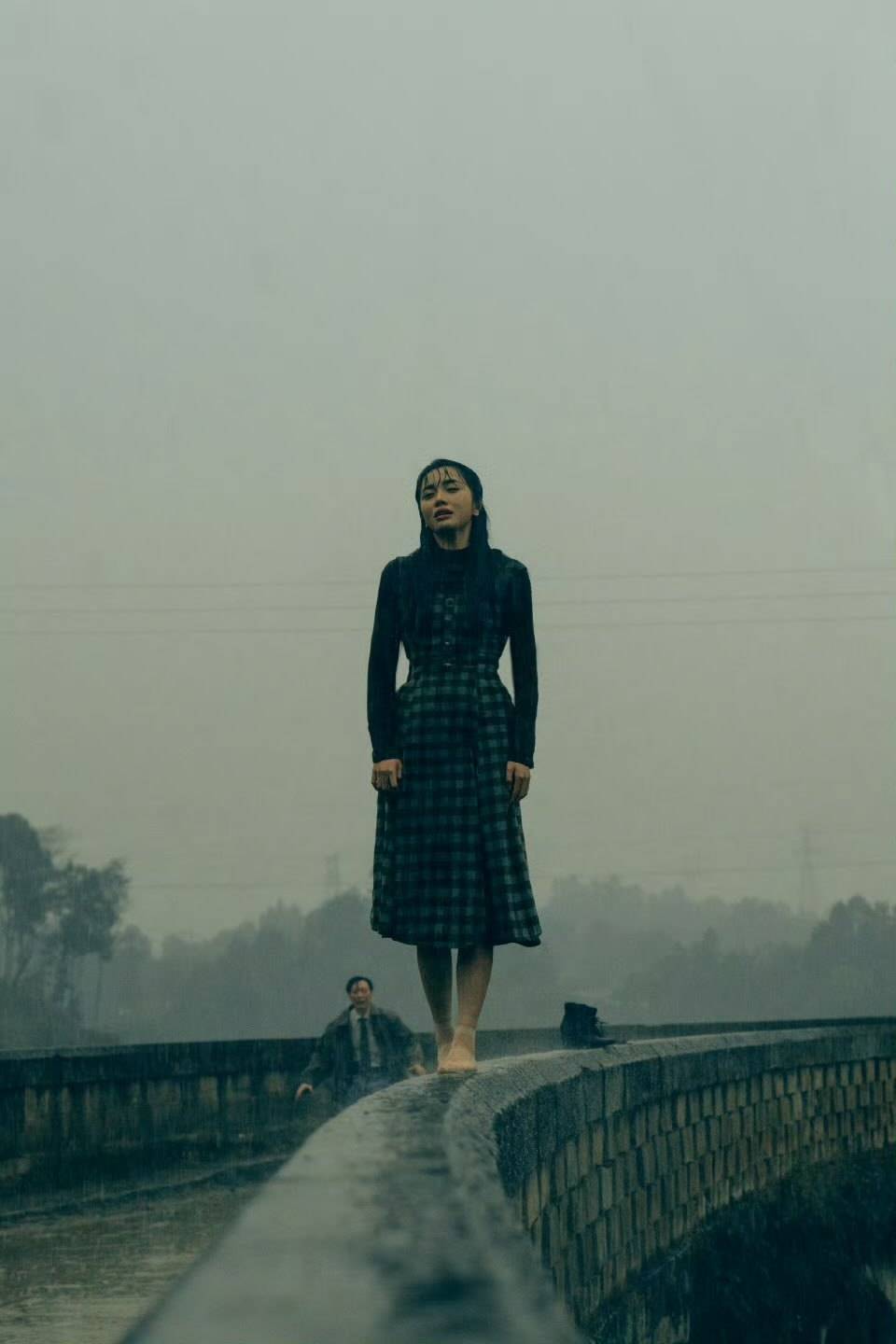 《借命而生》的雨中哭戲