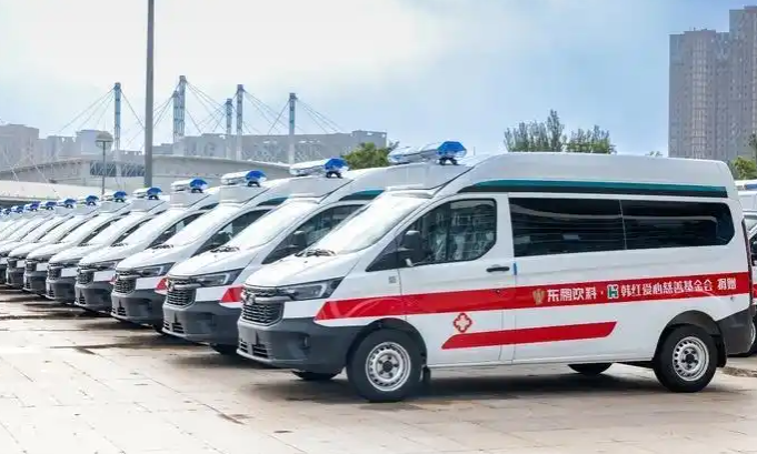 东鹏饮料捐赠的救护车