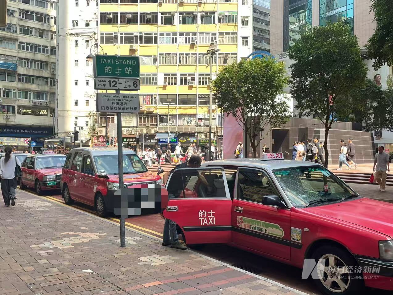 香港街头的出租车 每经记者 黄婉银 摄