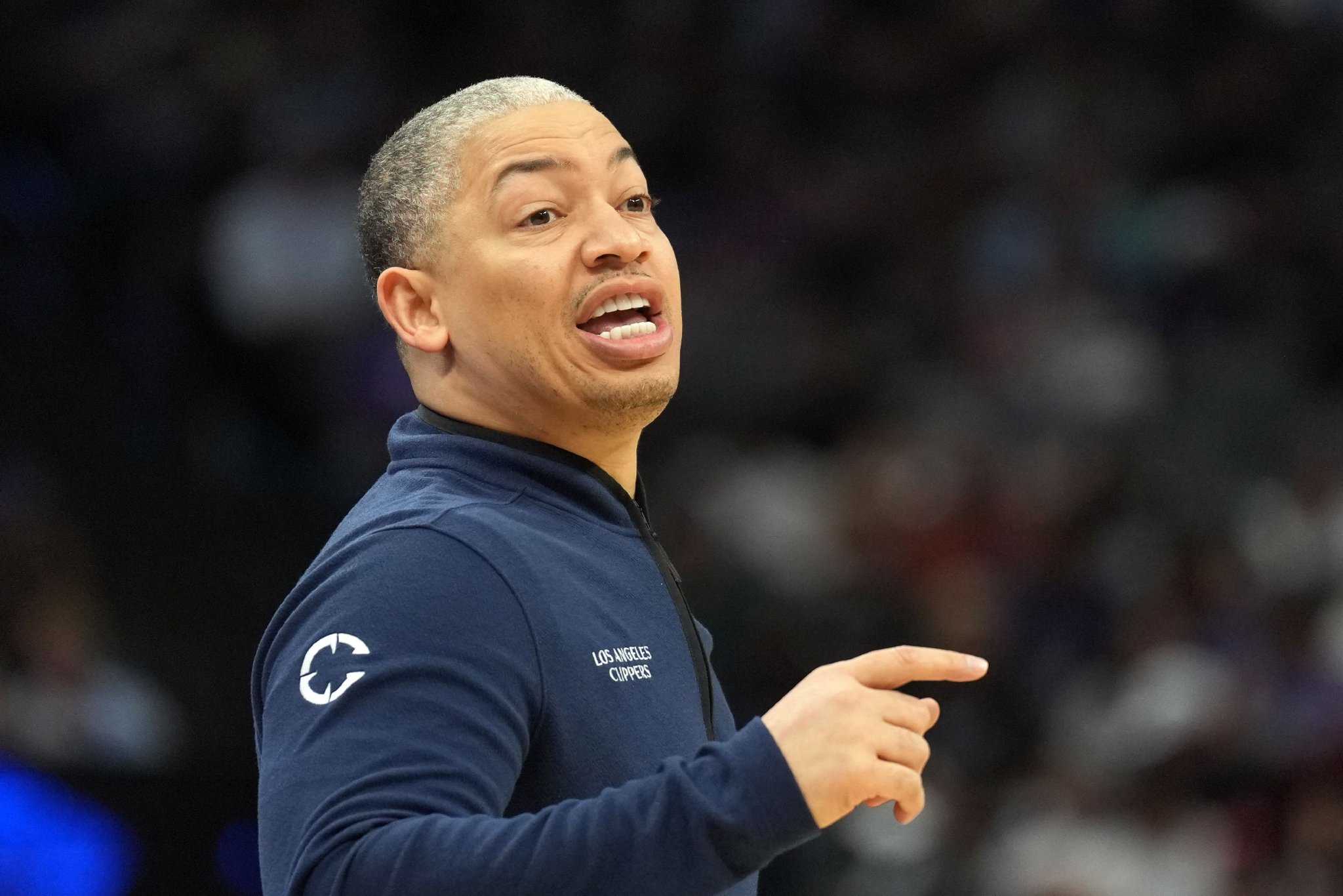 今天是否会用巴图姆首发出战？泰伦-卢：我不记得了