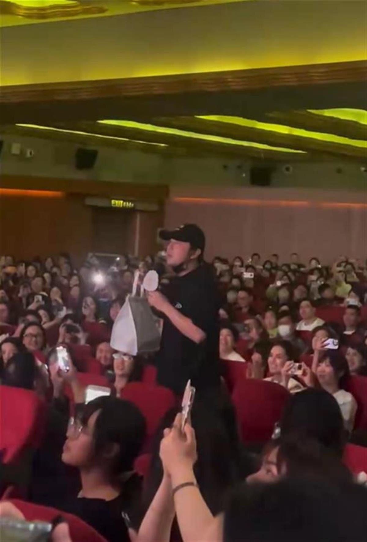 雷佳音带着妈妈包的饺子去看马丽，《第二十条》“夫妻档”情谊不减