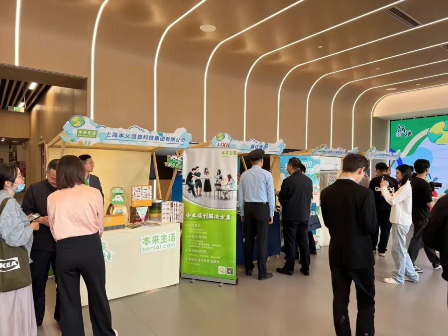 徐汇T20大厦集市。高晨辉摄