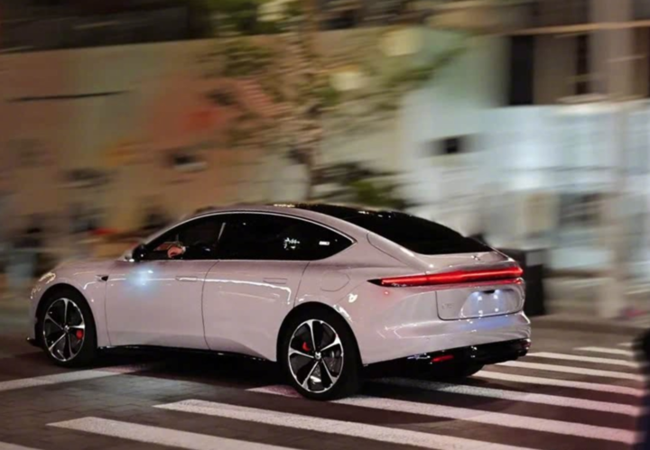 ▲蔚来新款 ET5 谍照