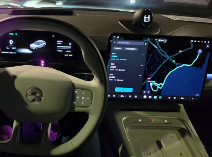 ▲蔚来新款 ES6 内饰谍照