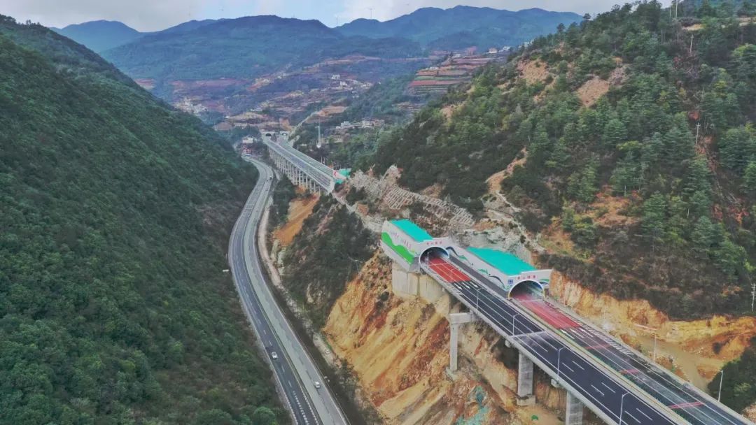 楚大高速金山隧道