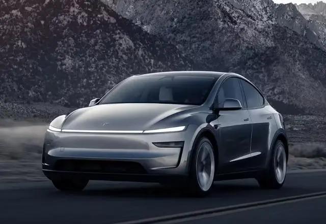 Model3获推2025.2.200.2更新 屏幕可显示交通信号灯