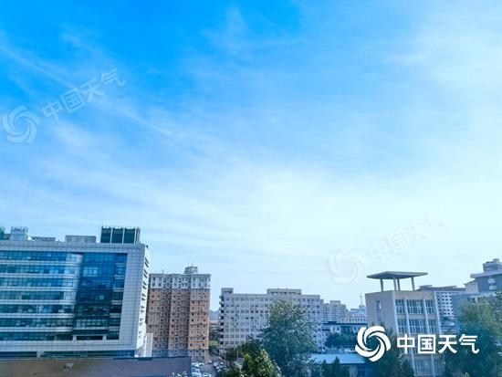 △今晨,北京的天空碧蓝如洗。