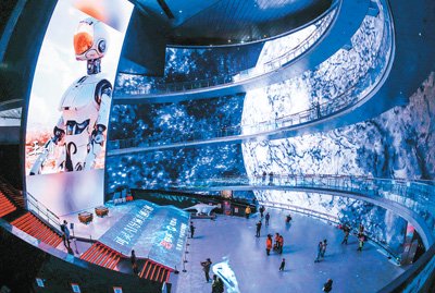 「可靈AI導演共創計劃」AIGC電影短片在中國電影博物館展出。快手供圖