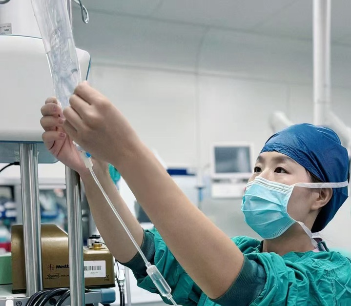 陳歡歡在術中巡視