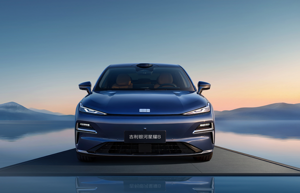 不到12万的5米长混动轿车 吉利银河星耀8到底怎么选？