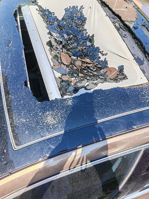 車天窗被冰雹砸壞