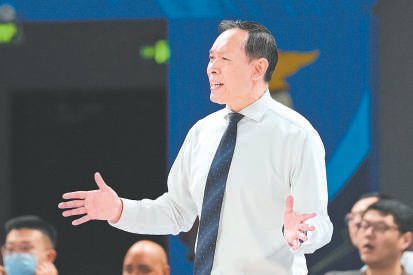 图为北京北汽男篮主教练许利民。本报记者 刘平摄