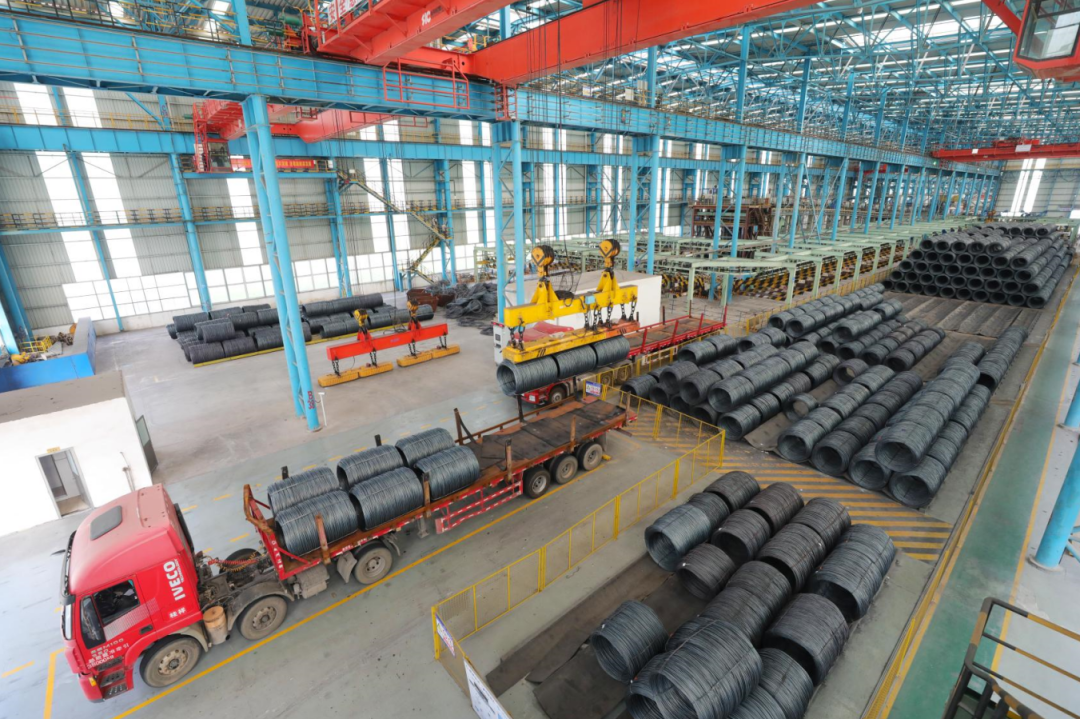 图为柳钢高速线材发货现场。（蒋国华 摄）