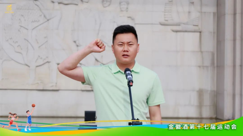 裁判员代表王宇宣誓