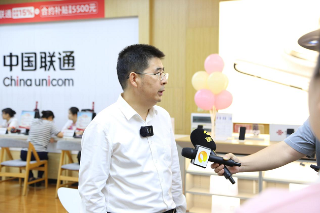 (图为湖南联通党委委员、副总经理陈小敏向媒体介绍5G-A)