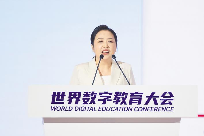 彭葆蓓 武漢市二橋中學校長