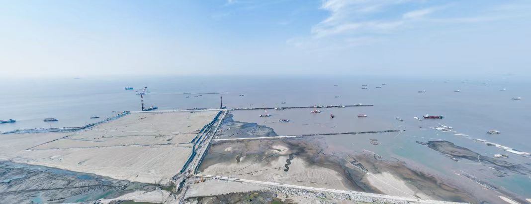 上海港小洋山北作業區陸域。本圖片由上港集團提供