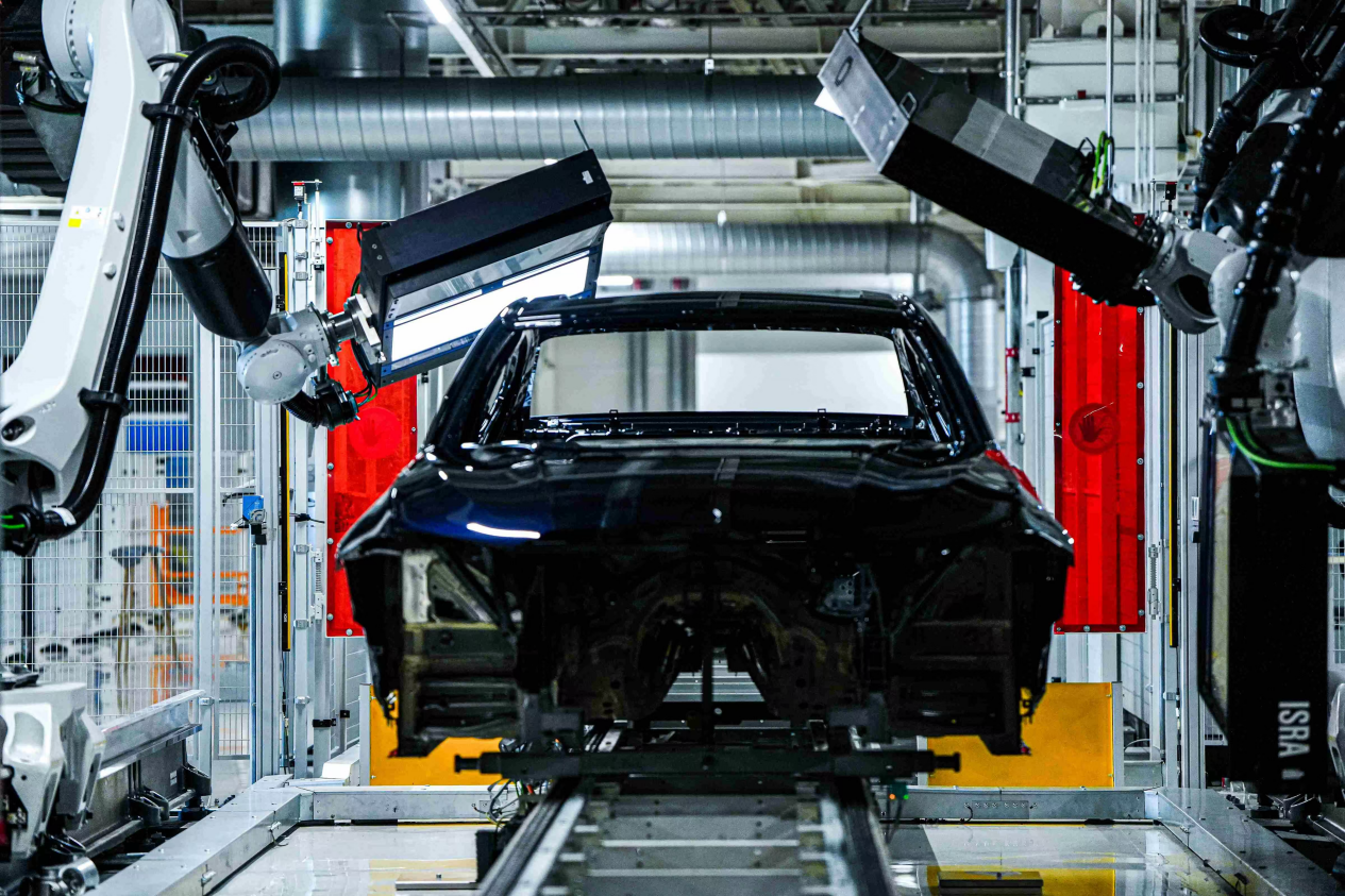 BMW X3在華晨寶馬鐵西工廠里達廠區實現量產。華晨寶馬供圖