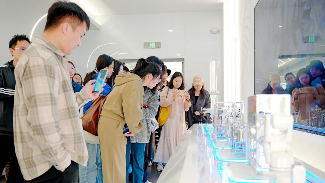 5月14日,瀋陽市鐵西岸舉辦博士瀋陽行現場推介會,省內外知名高校200餘名博士走進鐵西。鐵西岸委宣傳部供圖