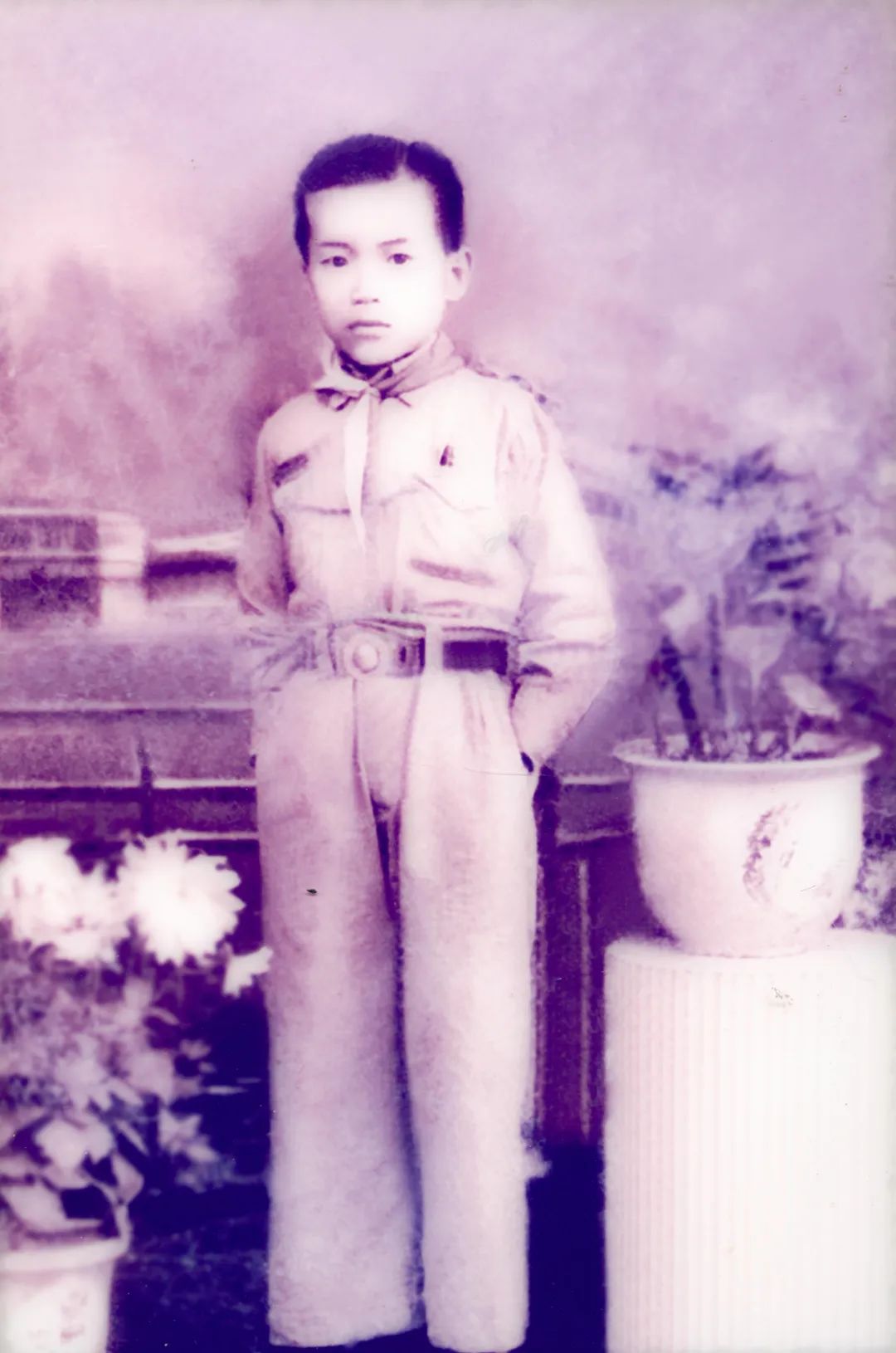 上世紀40年代,少年盧瑞華。
