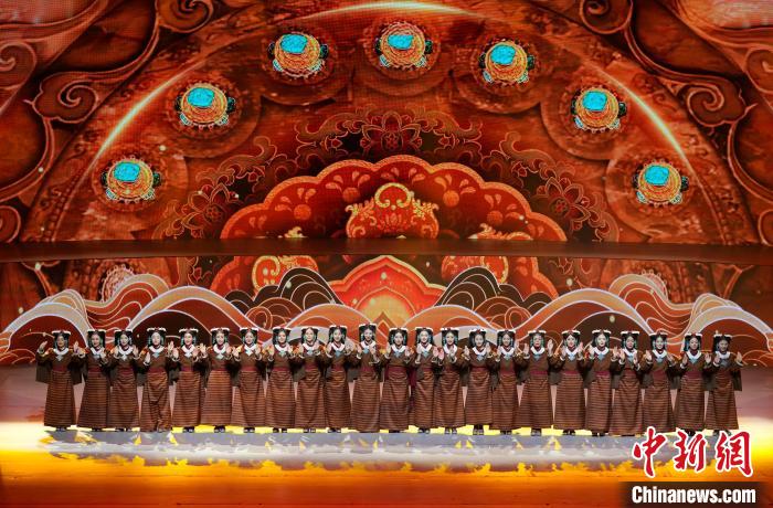 圖為2025年「雪域古城·聖地拉薩」文化旅遊節「心約拉薩」專場演出現場。李林 攝