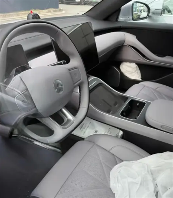 新款蔚来ET5T内饰大升级：新增HUD抬头显示+全新横屏布局