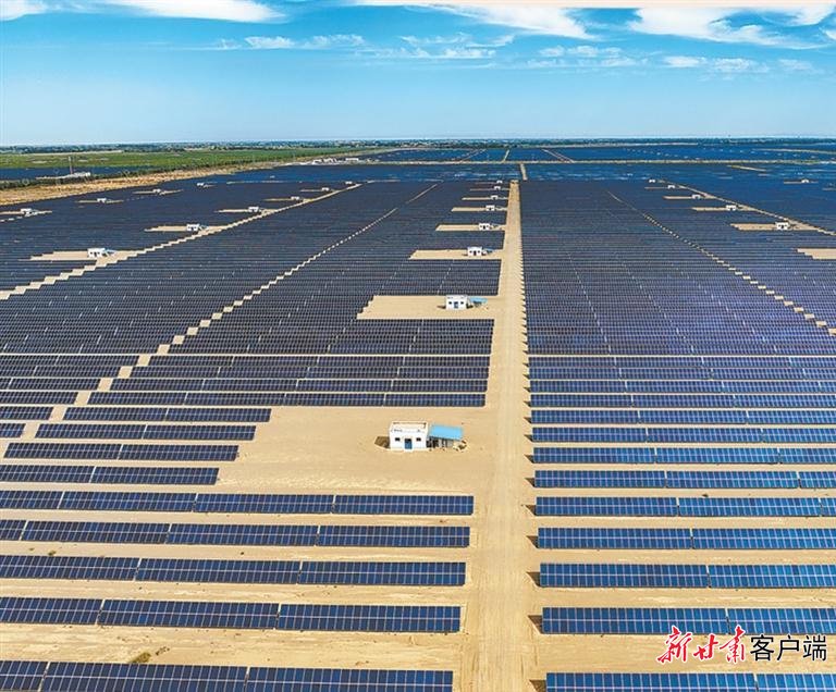 金塔縣紅柳窪光電產業園。 金塔縣委宣傳部供圖