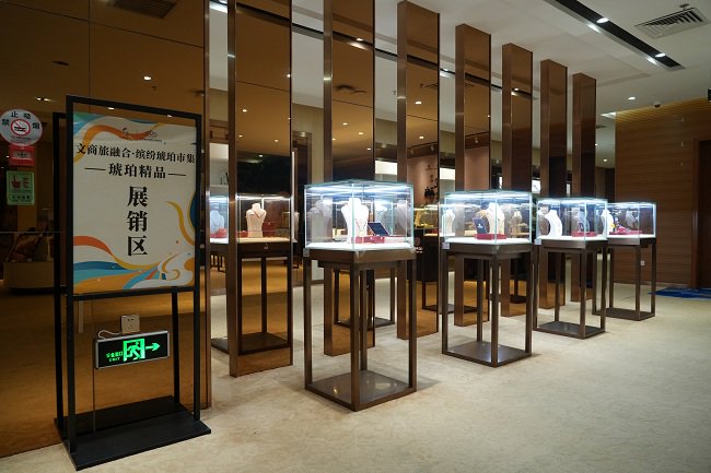 ▲文商旅融合·缤纷琥珀市集