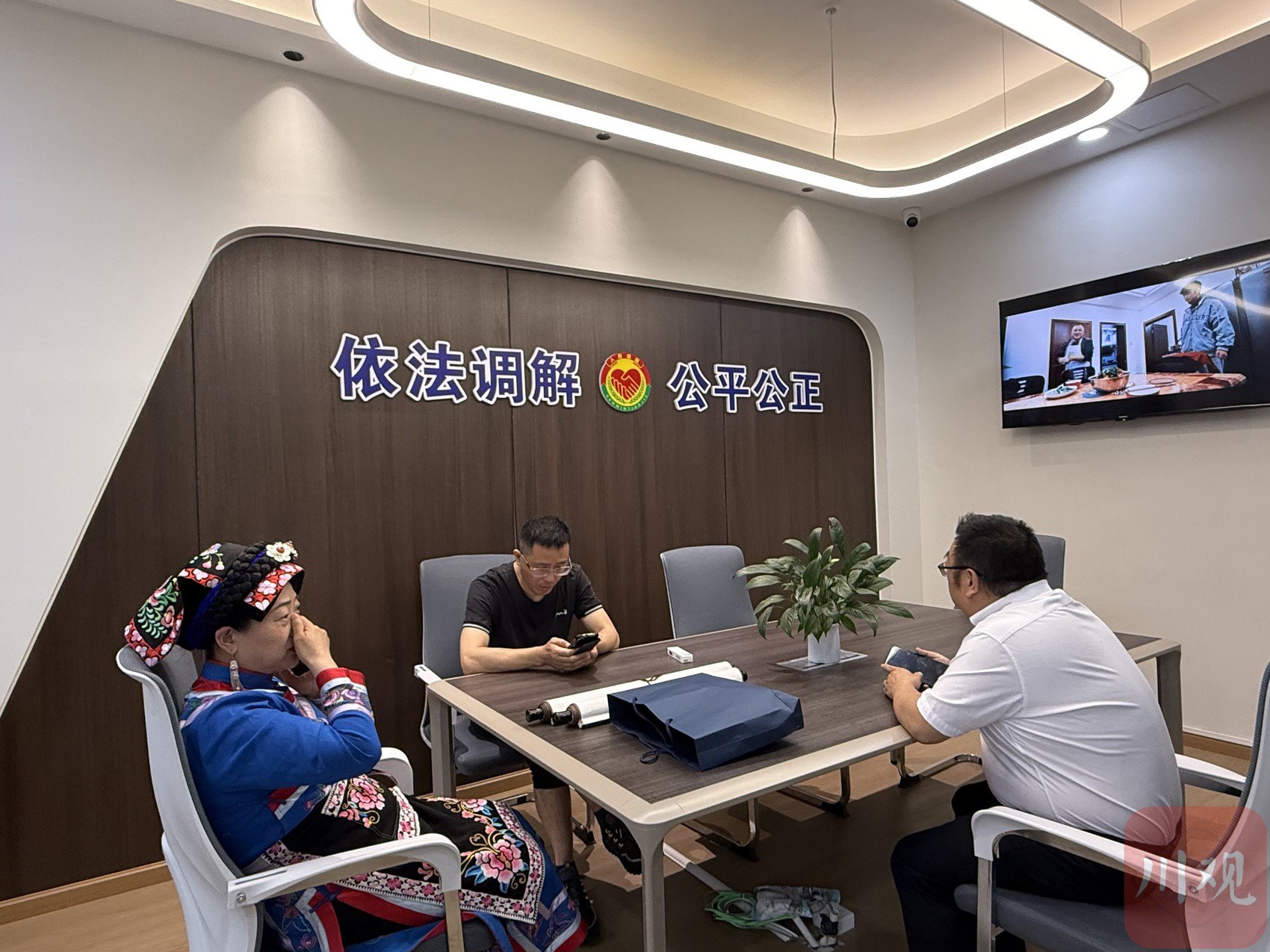 联合调解中心的调解室一角。