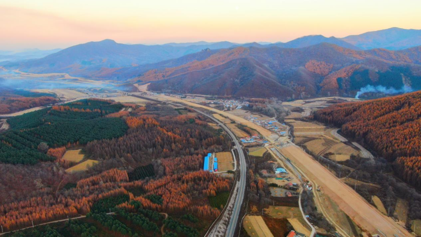 图为农行辽宁省分行支持的本桓高速项目
