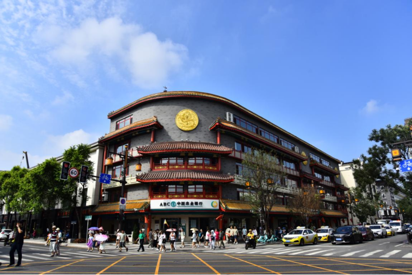 图为农行辽宁省分行打造的清文化文旅主题网点