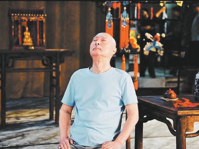 　　陈佩斯排演《戏台》。 大道文化供图