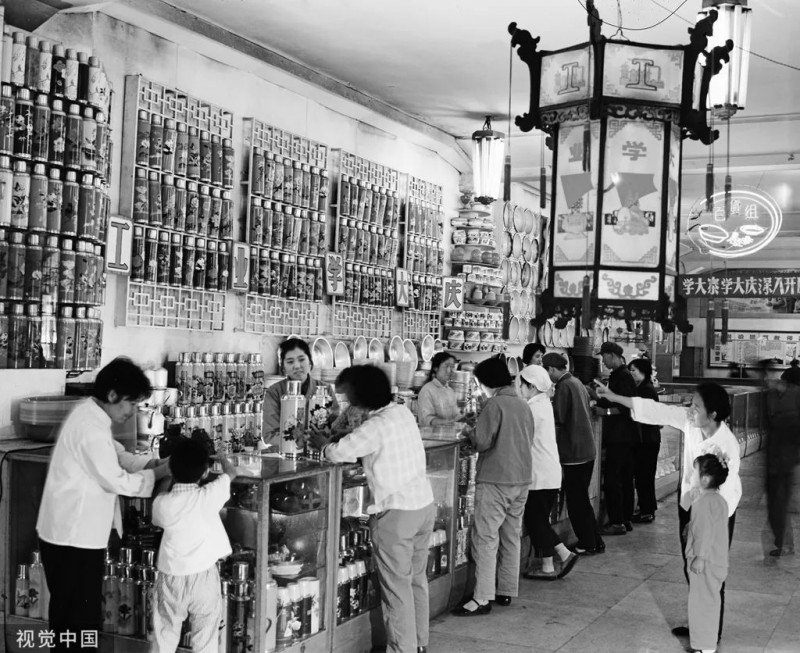 1972年,吉林,县城的供销社。朱宪民/摄