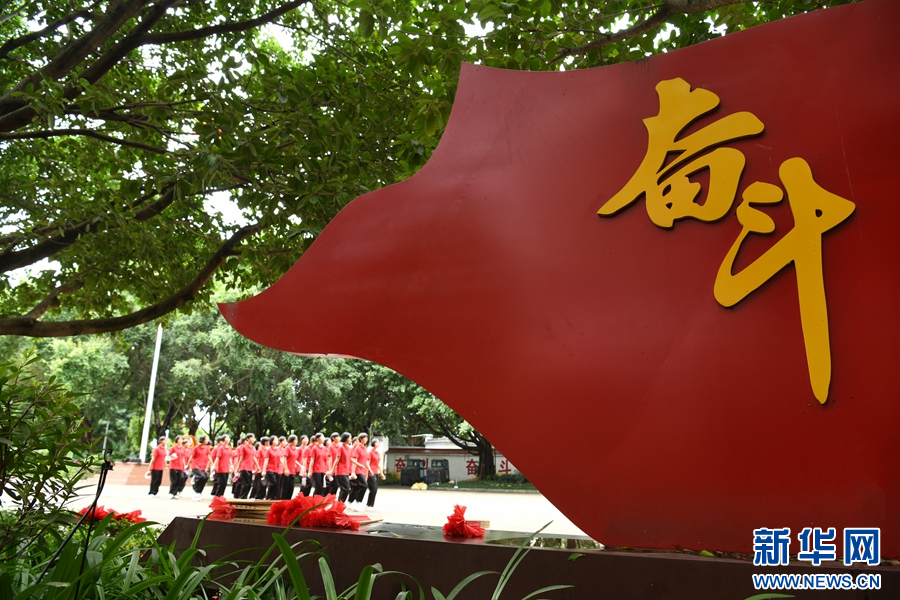 華坪女高校園一角(資料圖)。新華網發(趙慶祖 攝)
