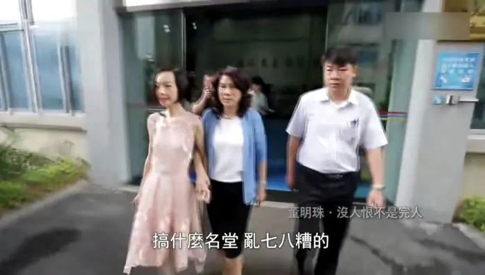 董明珠在镜头前批评员工工作不到位。图 / 《鲁豫大咖一日行》第一季