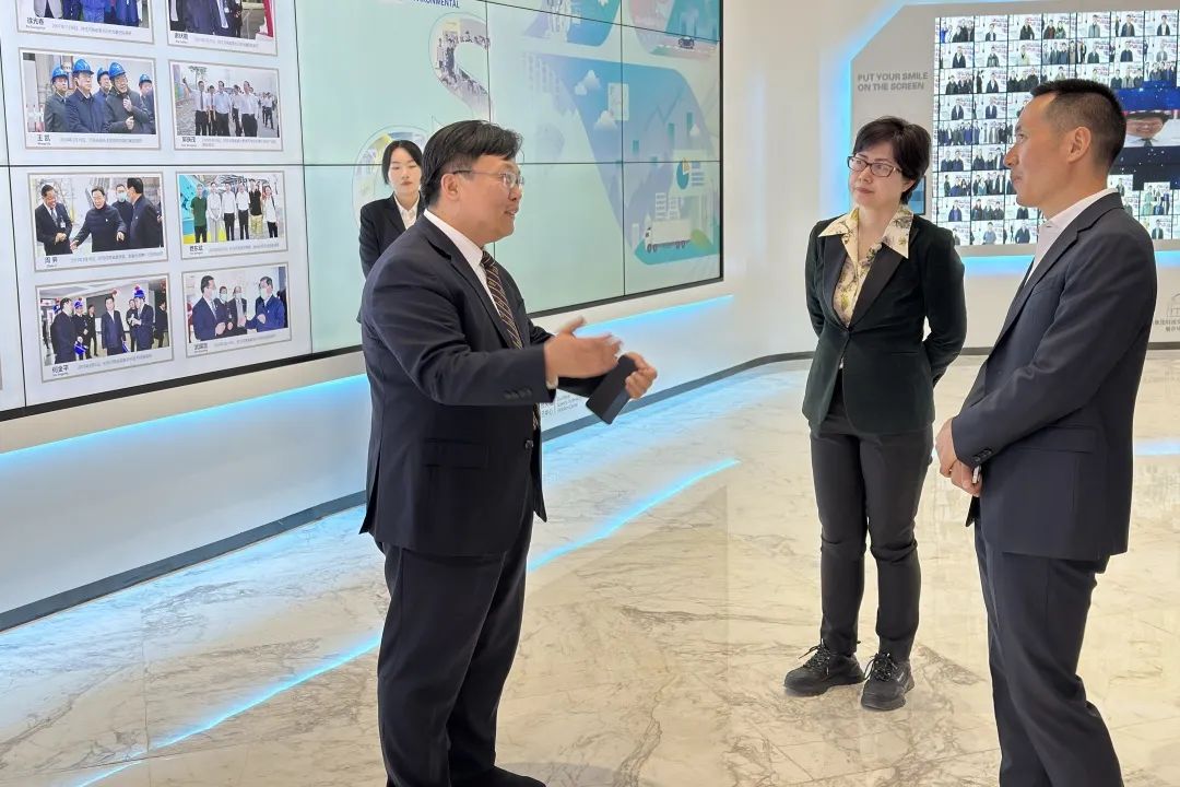 图:亚信科技一行在郑煤机集团总部会见