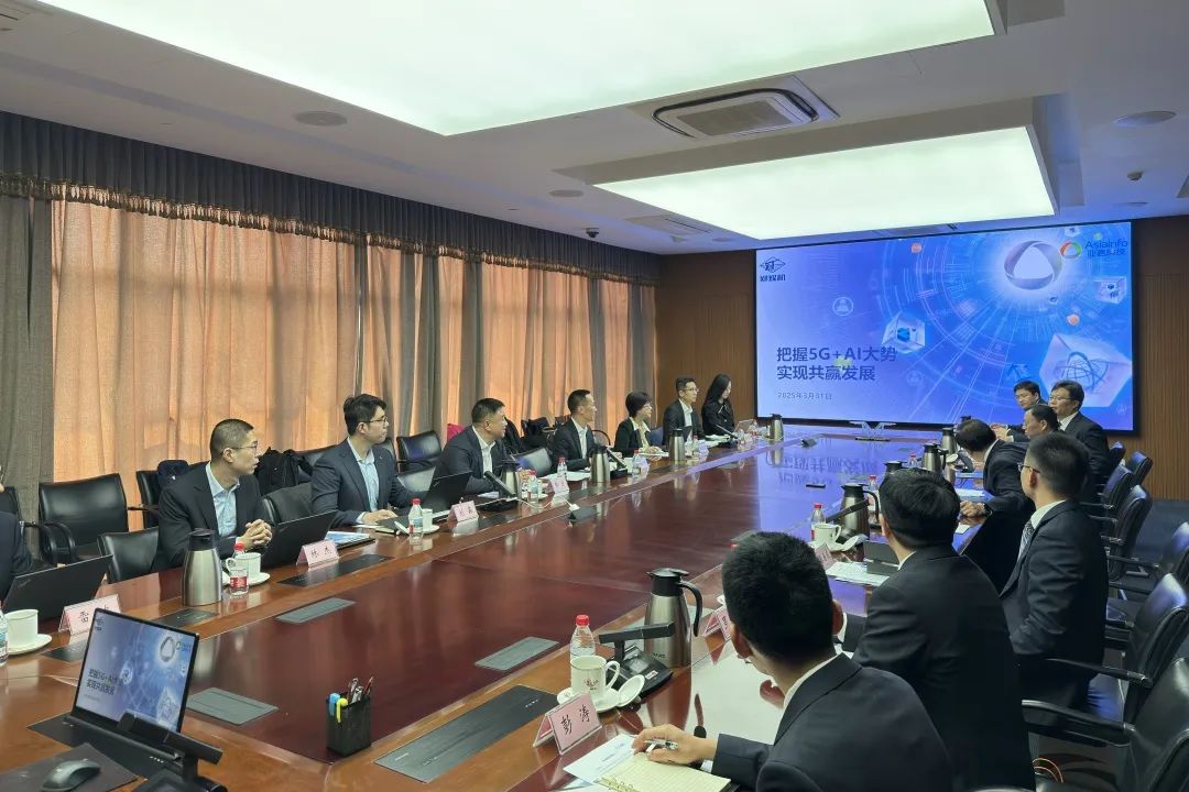 图：亚信科技一行在郑煤机集团总部会见