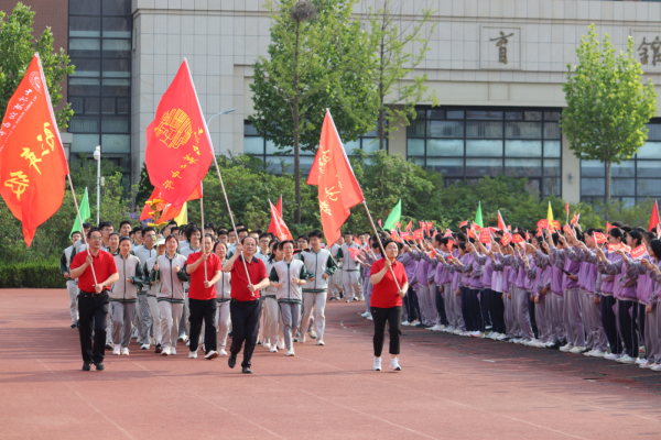 烟台二中举行祝福高考主题升国旗仪式(真没想到)