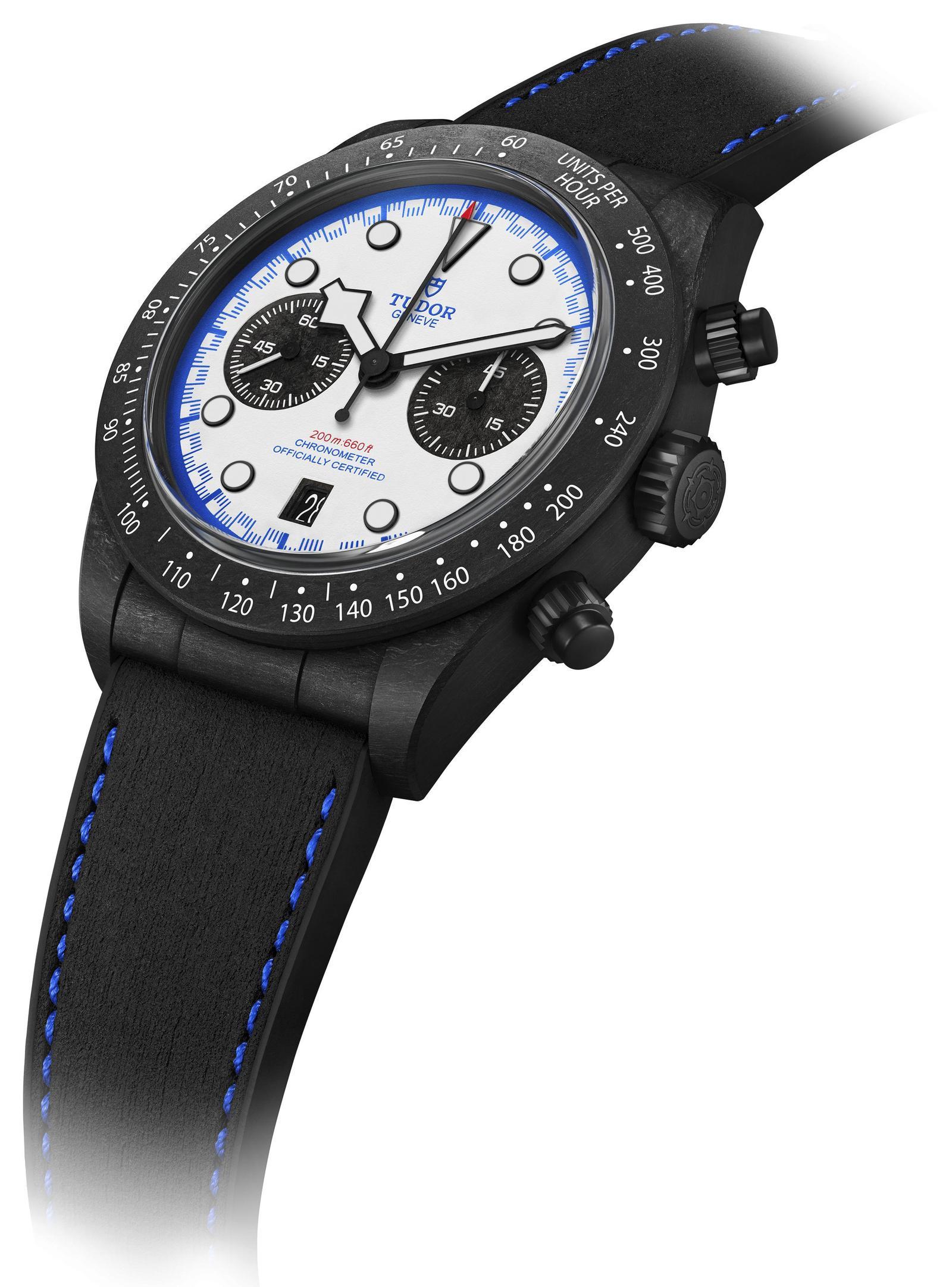 赛车手佩戴“碳纤25限定版”腕表