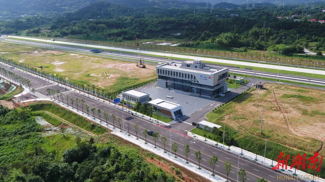 大飞机地面动力学试验平台。