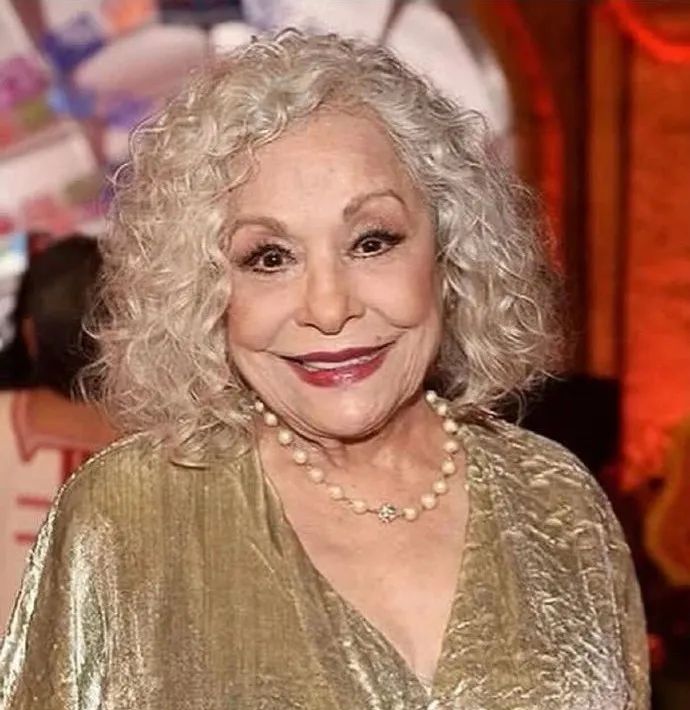 《寻梦环游记》奶奶配音演员芮妮·维克托去世，享年71岁，代表作品《单身毒妈》《麻木不仁》《巴黎圣母院》等