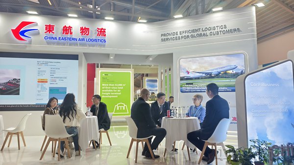 亮相慕尼黑的东航物流展台(东航物流供图)