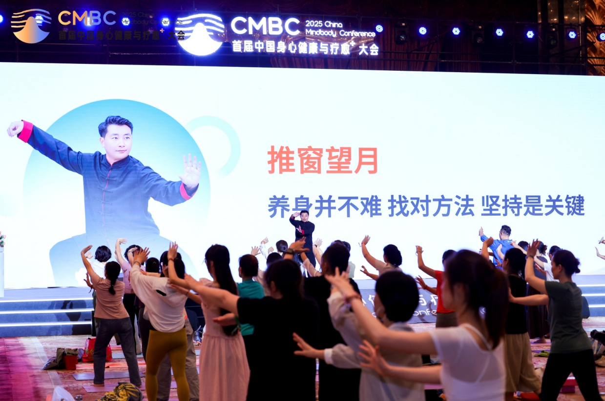 (薛精医华:世界武术冠军、武当三丰派太极传人)