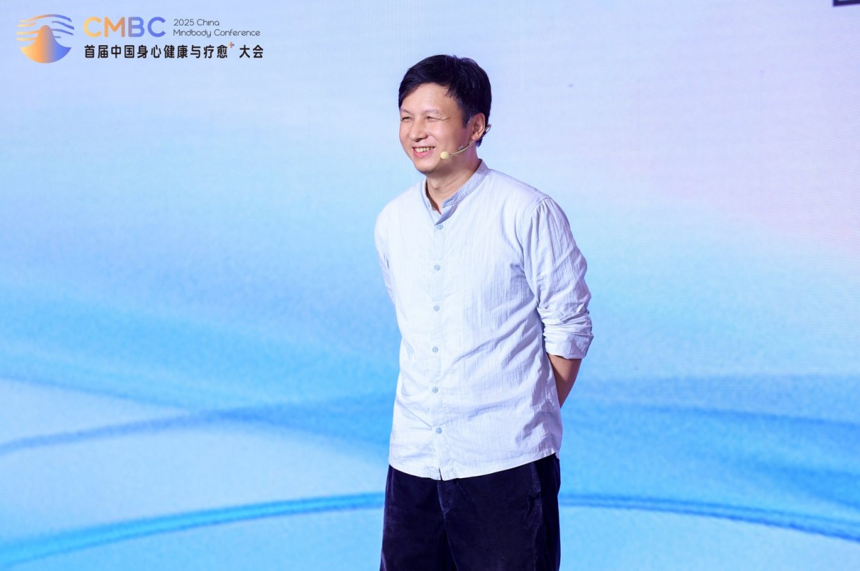 (陈思:龙象集团董事长、中印瑜伽峰会组委会秘书长、《瑜伽》杂志中文版出版人)